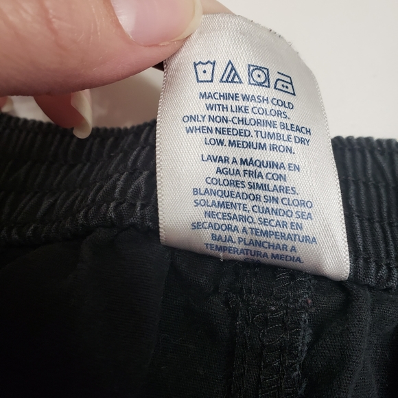 Garanimals Black shorts Size 4t - Picture 9 of 9